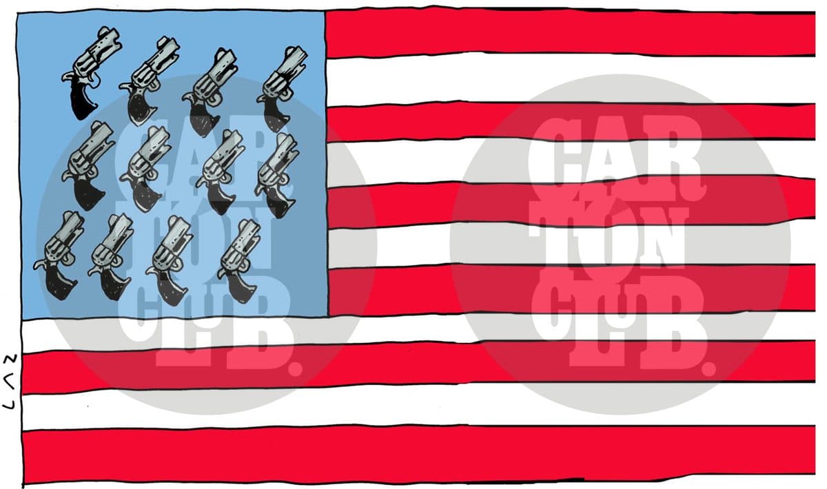 La bandera de Estados Unidos con revólveres en lugar de estrellas, aludiendo a la cultura de las armas de fuego en el país.