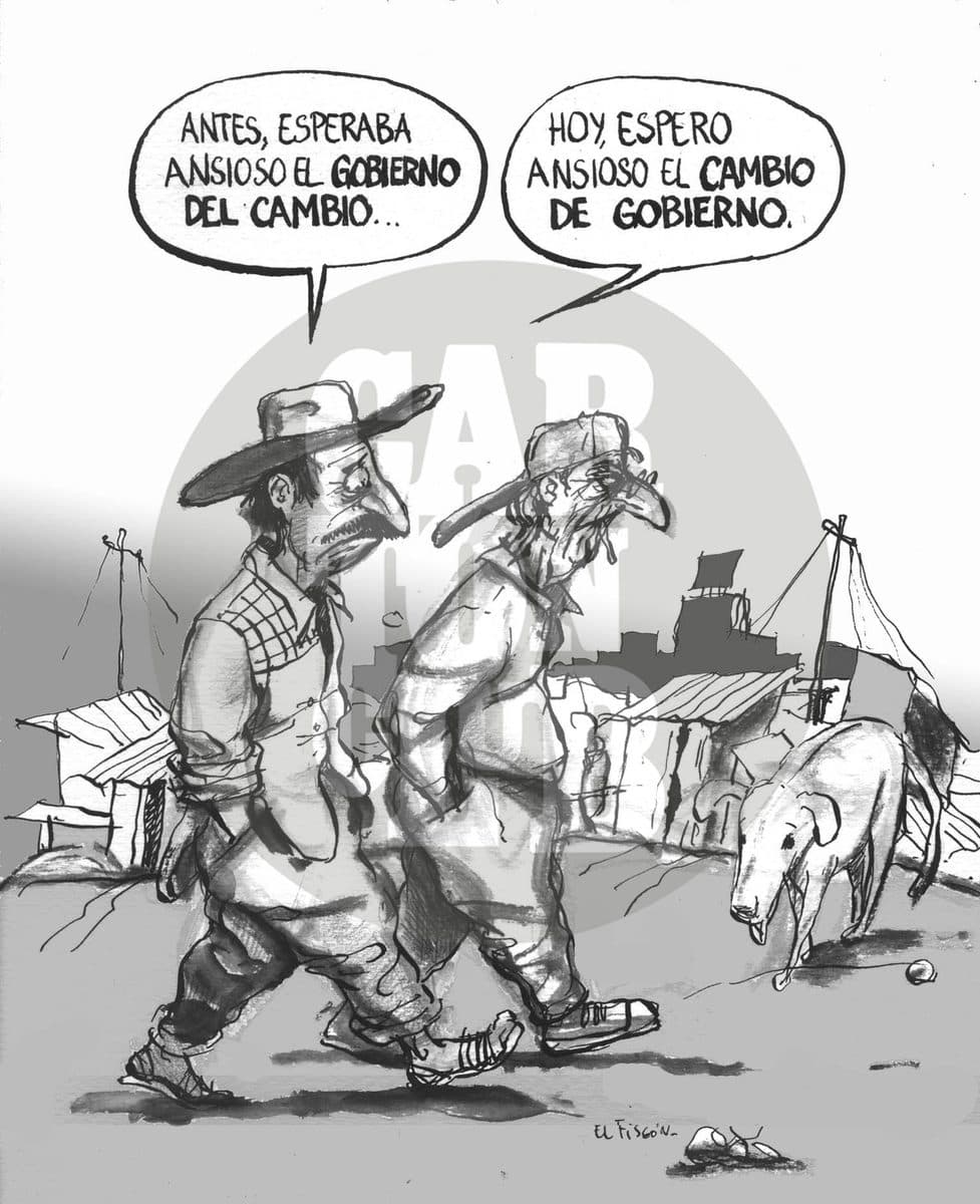 Dos hombres caminan por un asentamiento pobre y contrastan cómo antes esperaban con ilusión 'el gobierno del cambio' y ahora esperan ansiosos que ese gobierno termine.