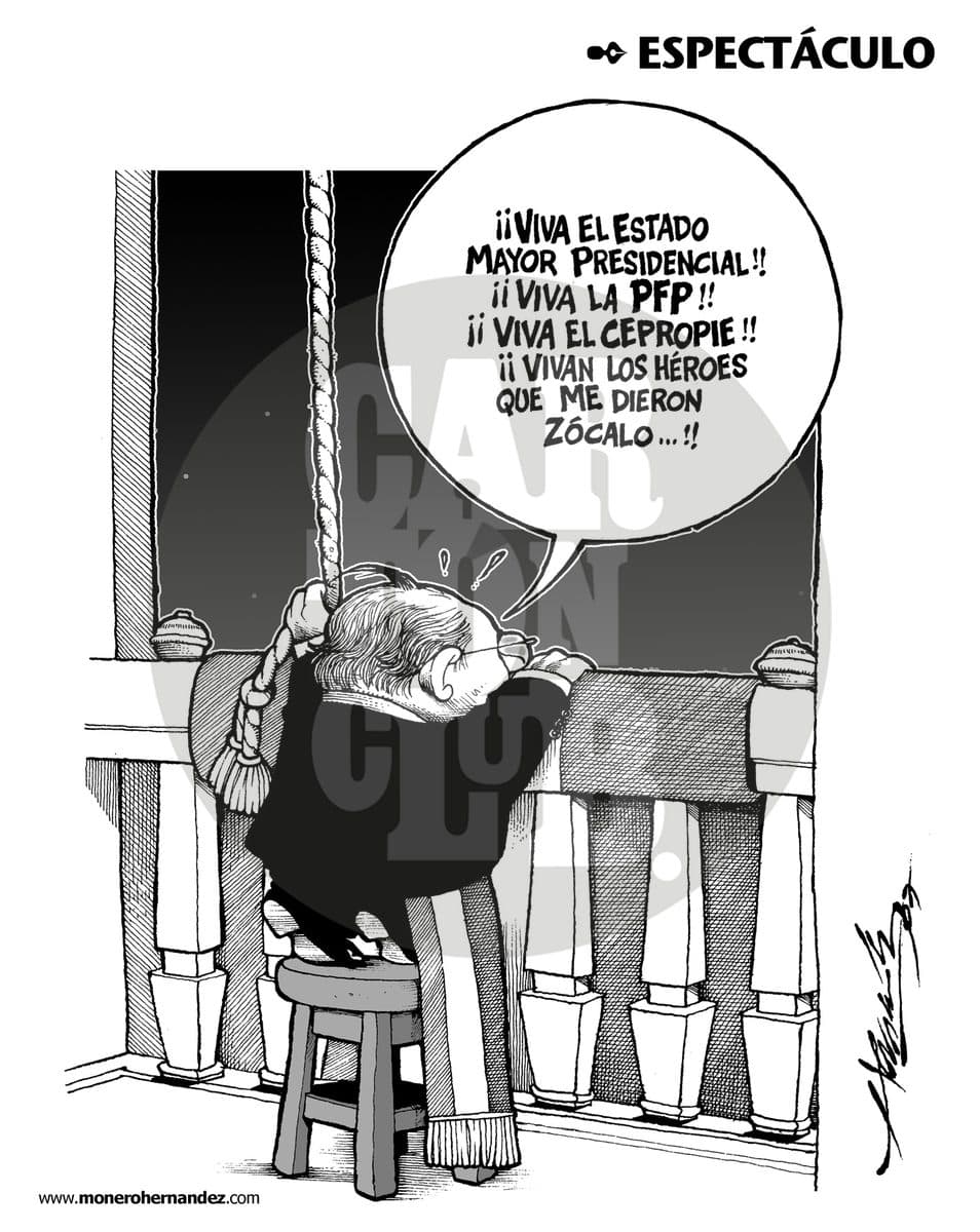 Un religioso en un balcón agradece a cuerpos de seguridad estatales por haberle permitido celebrar un acto multitudinario en el Zócalo.