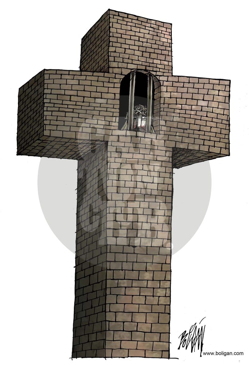 Una cruz de piedra funciona como una torre-prisión con una pequeña ventana enrejada donde se asoma una figura encarcelada, sugiriendo el encubrimiento institucional dentro de la Iglesia.