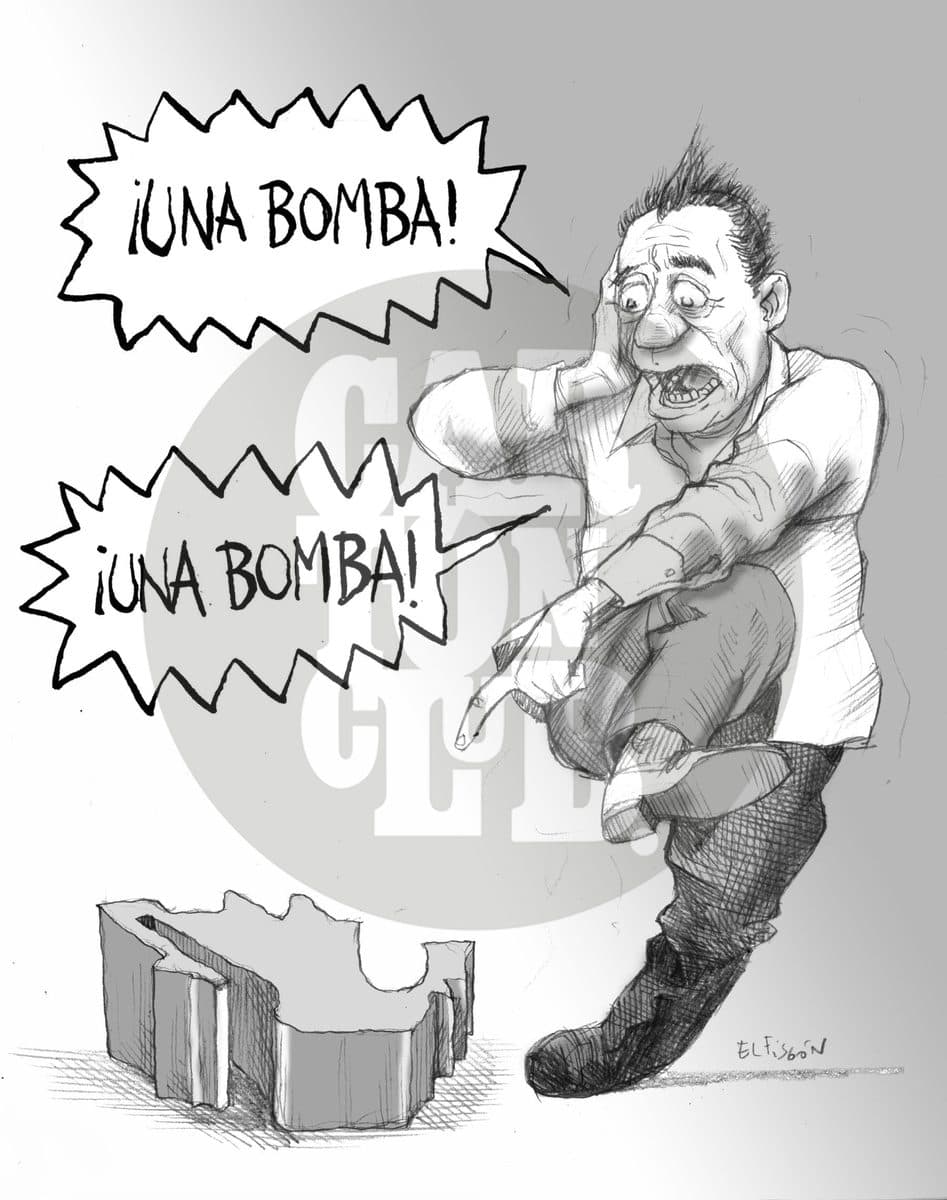 Un hombre aterrorizado grita que hay una bomba al ver un objeto de piedra, aludiendo al clima de alarma por atentados explosivos.