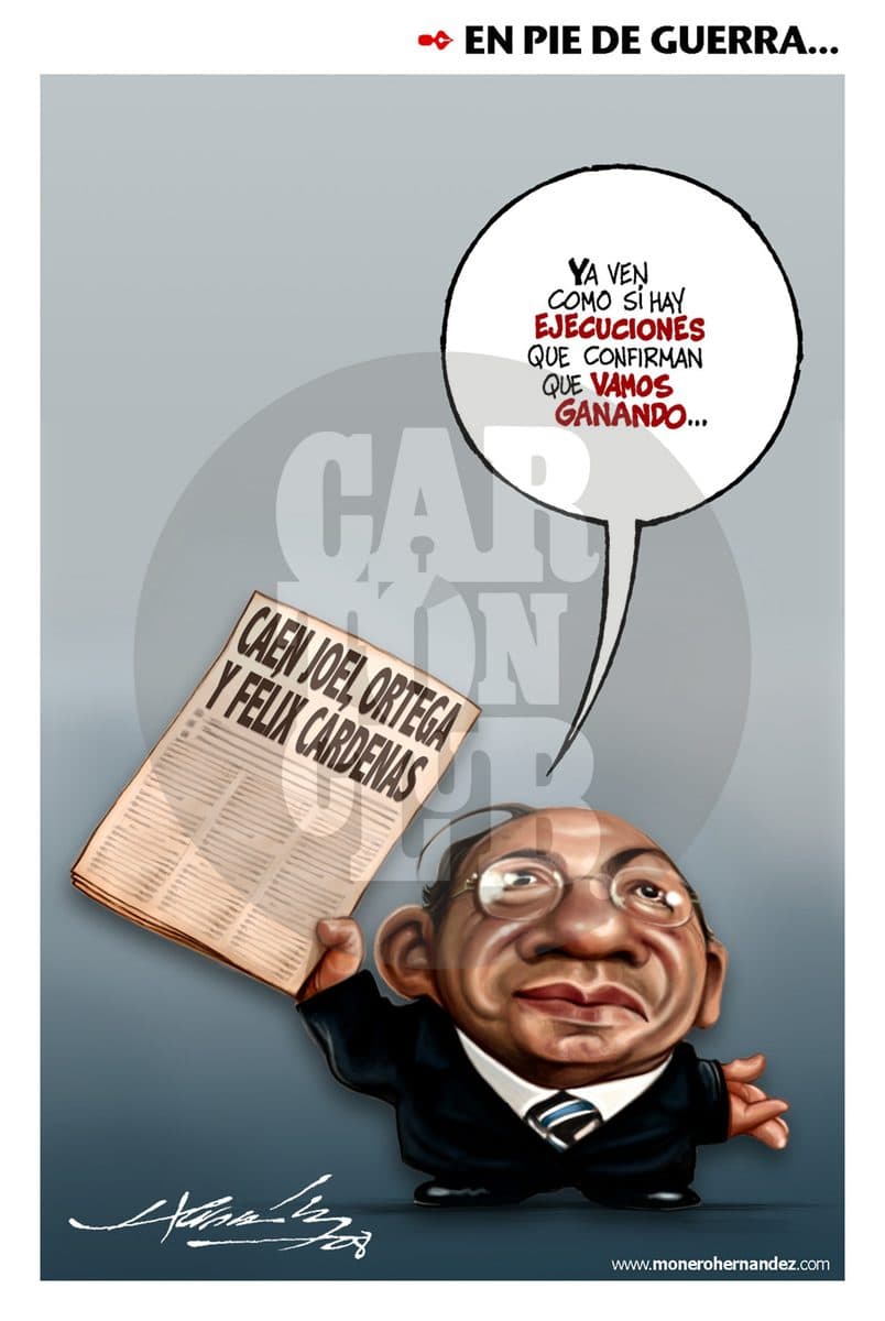 Un funcionario sostiene un periódico con nombres de personas caídas y celebra las ejecuciones como prueba de que van ganando la guerra contra el narco, ironizando sobre el discurso oficial ante la violencia.